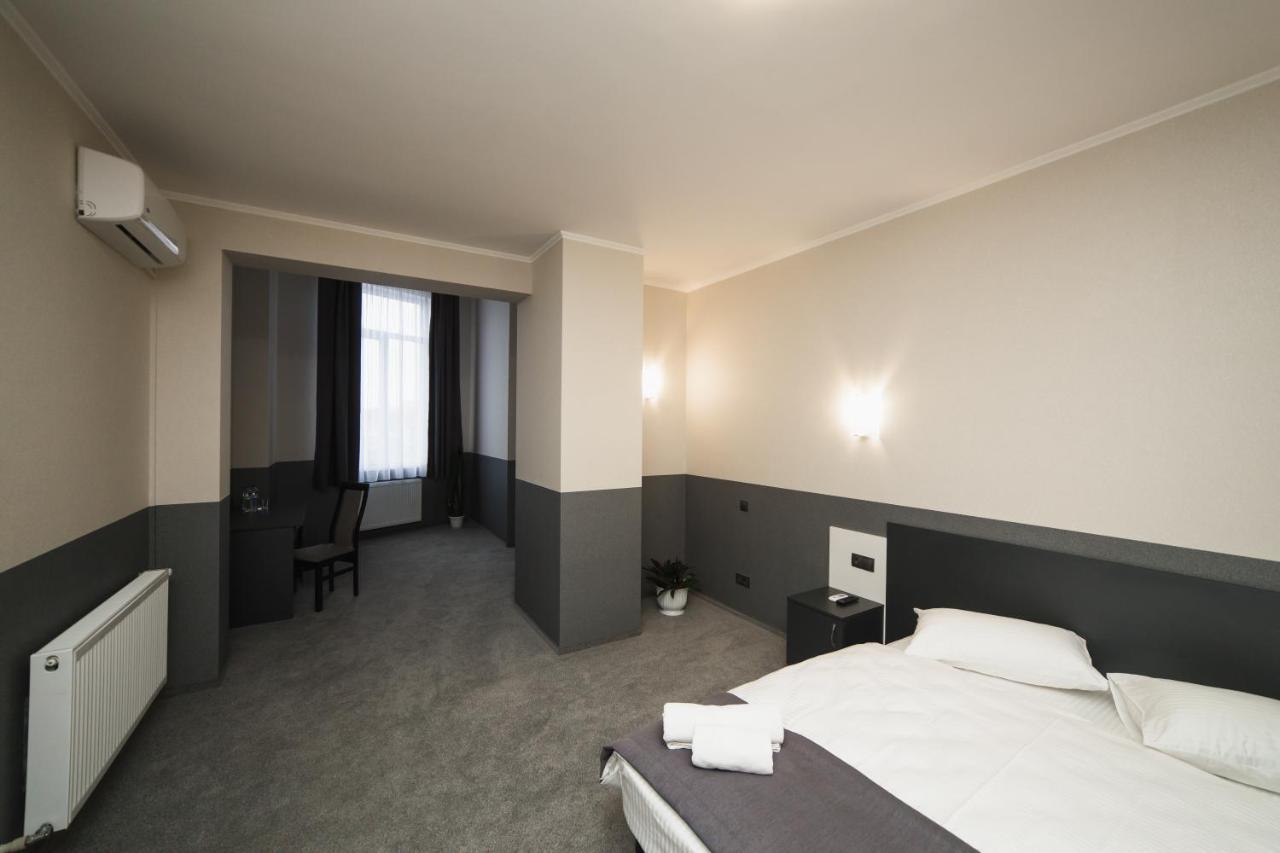 Golden Ring Hotel Ternopil Exterior photo